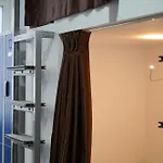 & Arts ホステル *