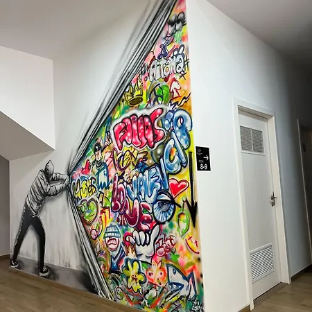 & Arts Hostel *