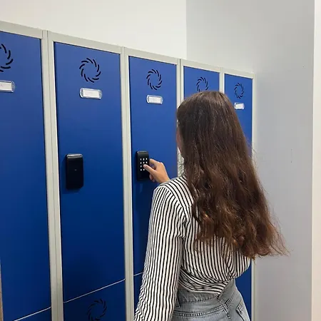 אכסניה & Arts