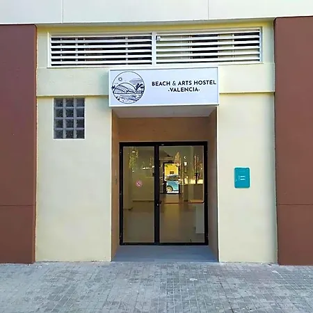& Arts Hostel *